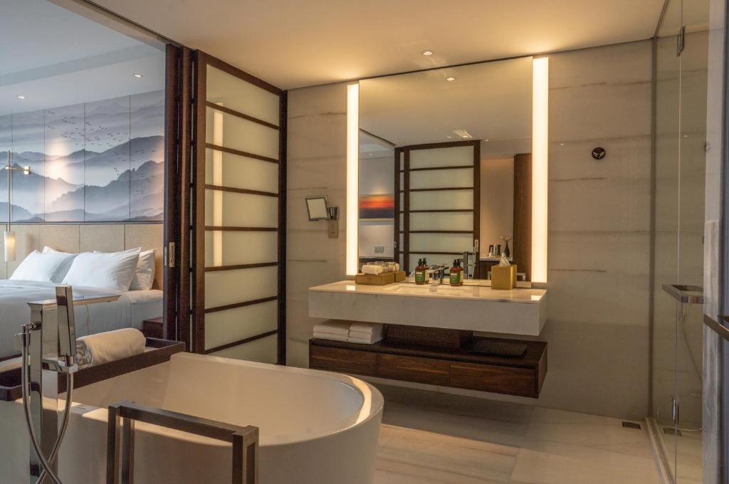 Crowne Plaza Vinh Yen City Centre, an IHG Hotel