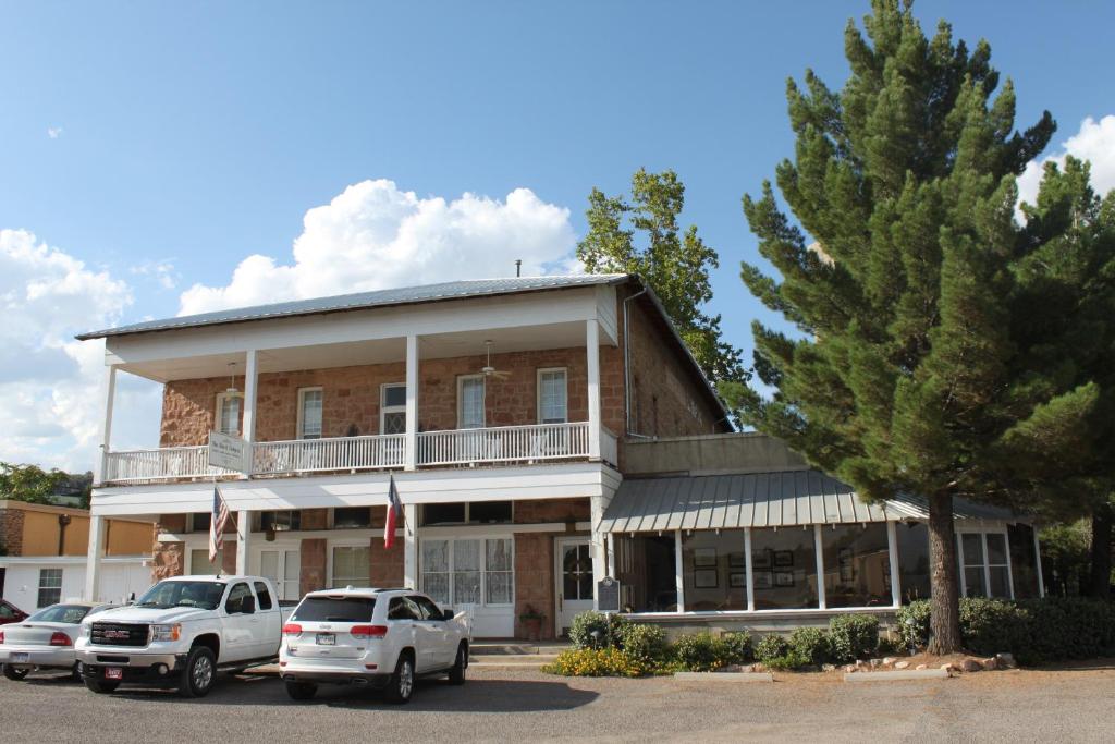 The Hotel Limpia image