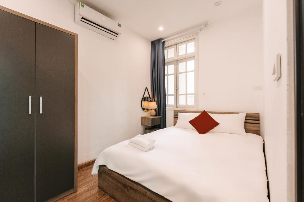 Ngo Huyen- Ha Noi St. Joseph's Cathedral- Tamundi