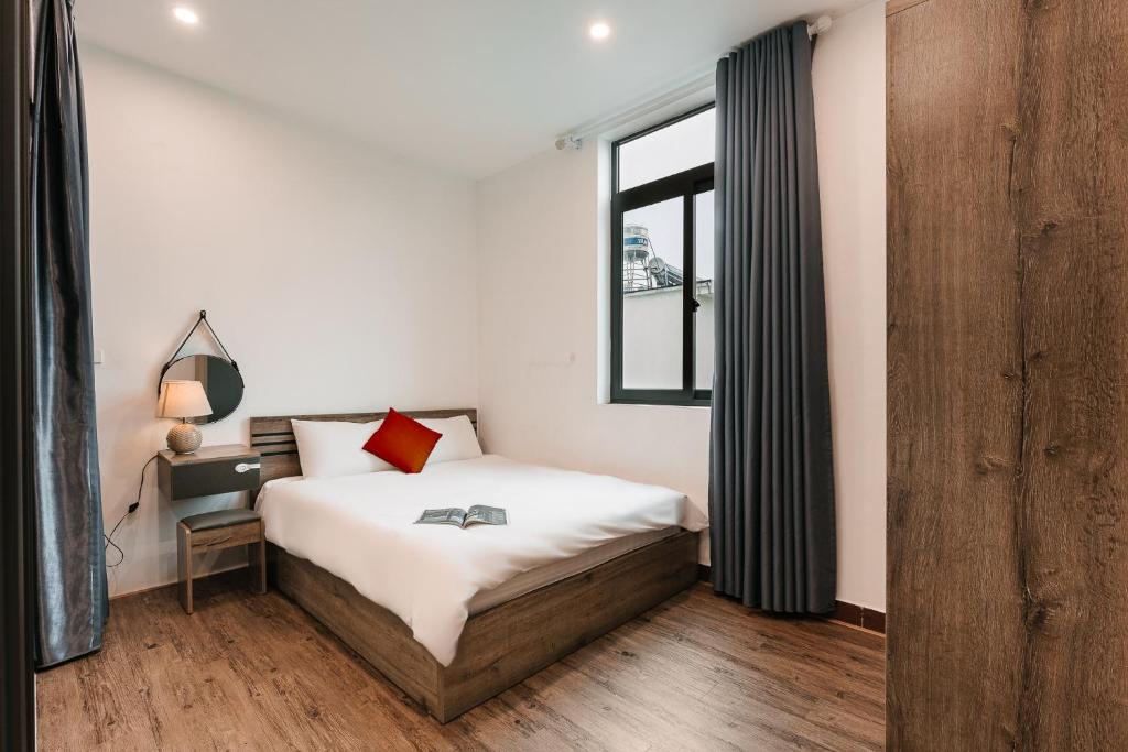 Ngo Huyen- Ha Noi St. Joseph's Cathedral- Tamundi