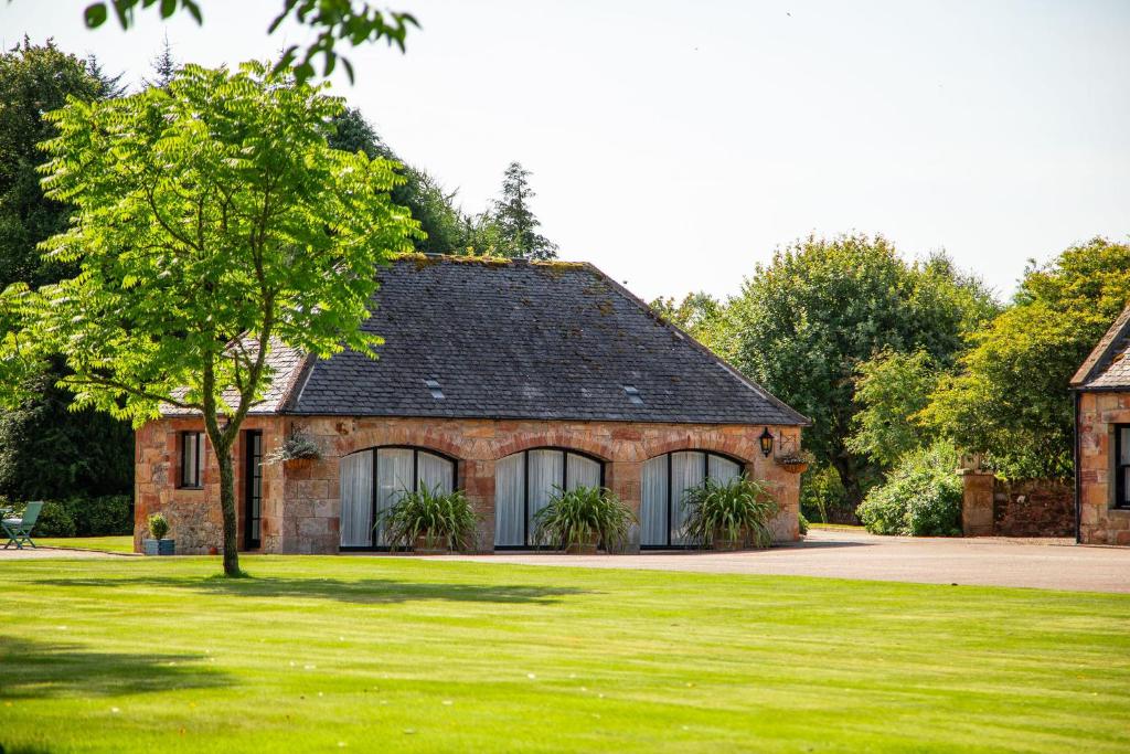 Balnagown Estates Peat Cottage - Tap to explore photos