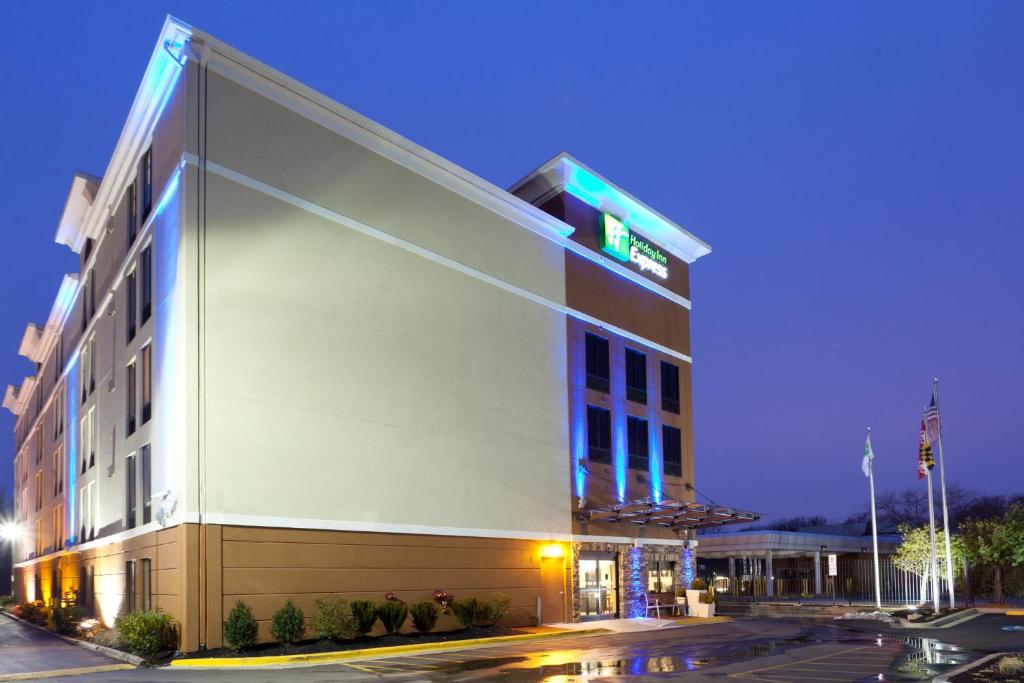 Holiday Inn Express Washington DC - BW Parkway, an IHG Hotel image