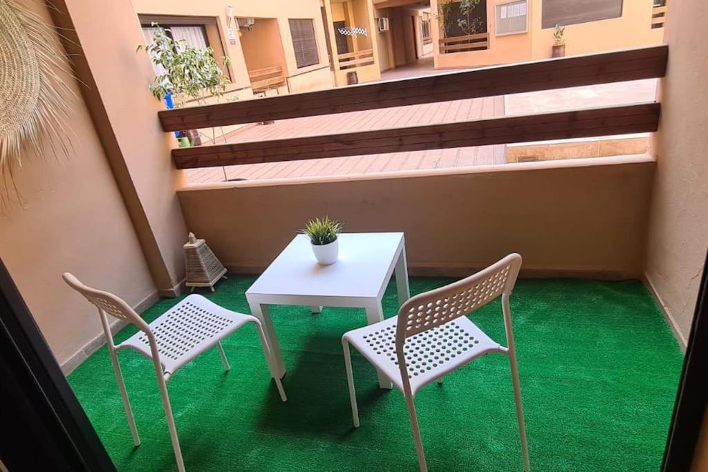 Appartement 2 chambres vue Piscine à Guèliz en face la gare de train marrakech, Marrakech