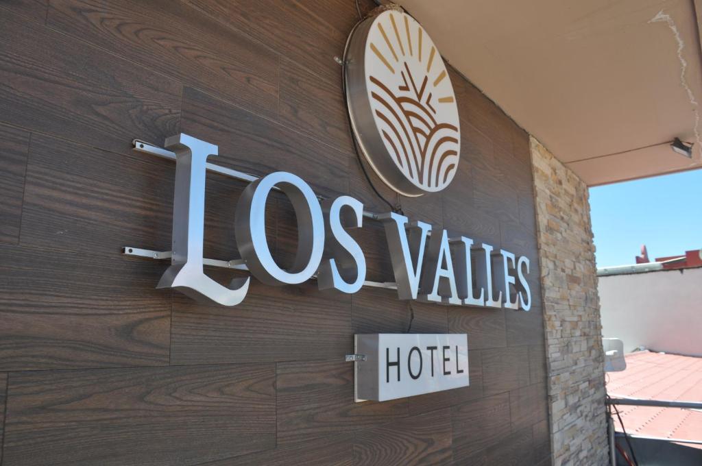 Hotel Los Valles - Tap to explore photos
