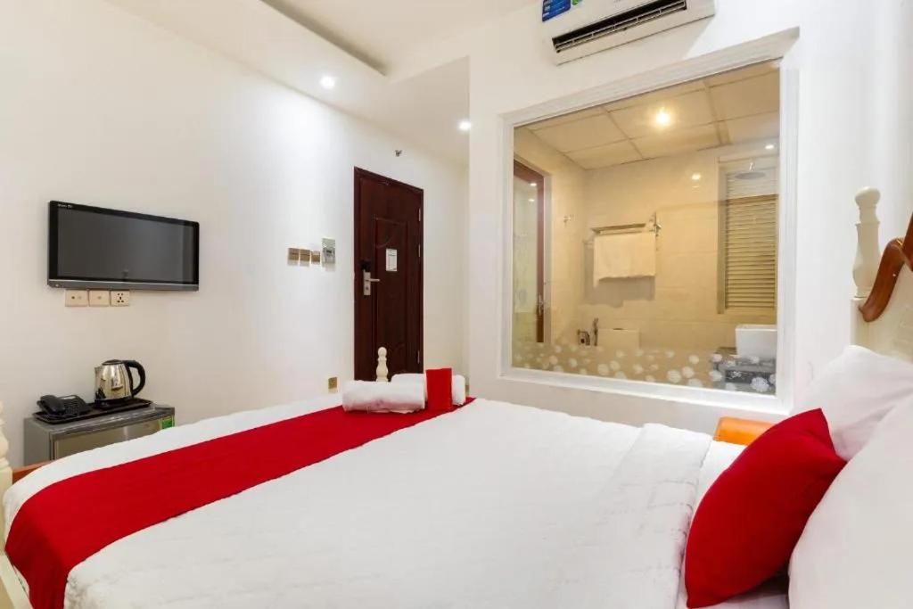 Spring Hotel 39 Bạch Đằng SG - by Bay Luxury
