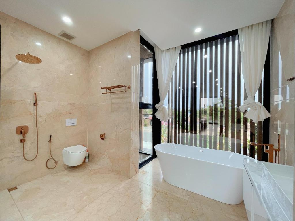 Deluxe Riverside Pool Villas Danang