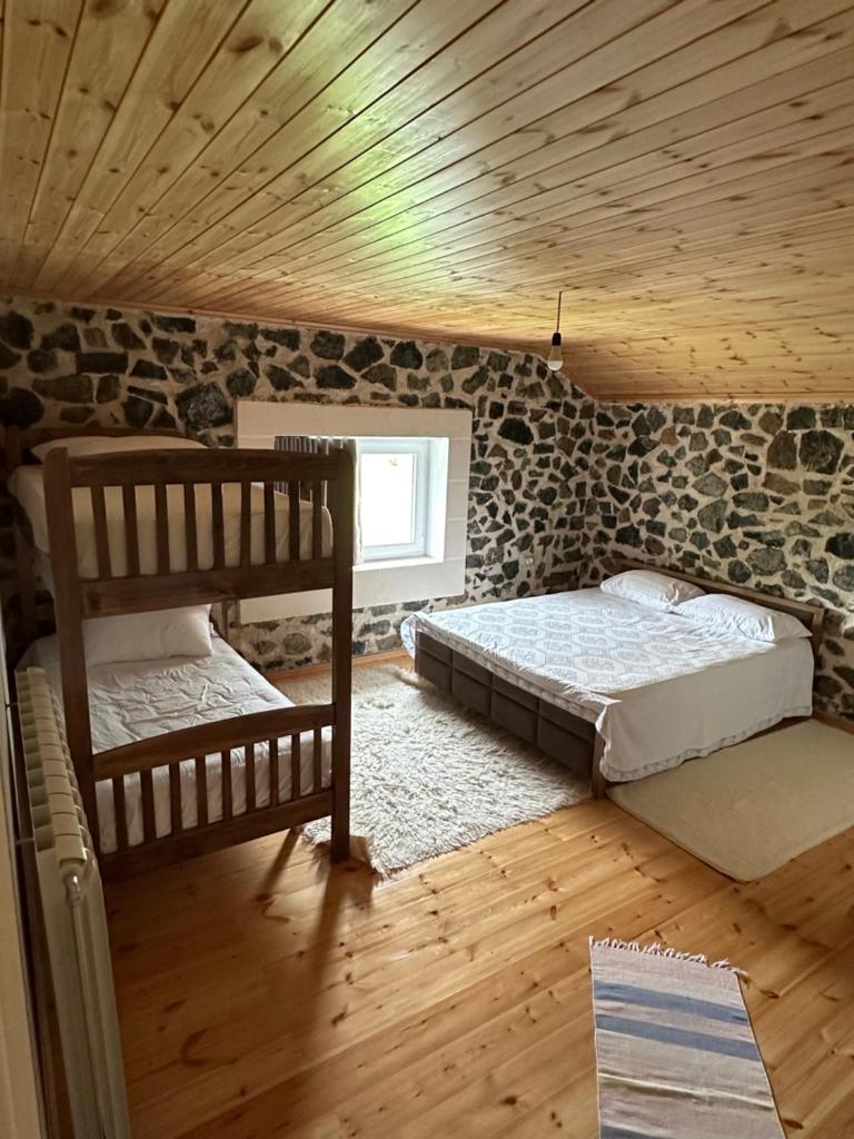 3 VELLEZERIT DOCI GUEST HOUSE