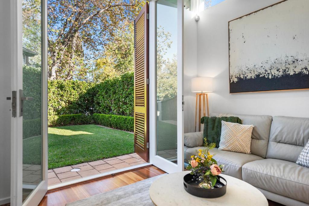 Stylish Home, Family - Walk to Pub,Cafes, 1KM CBD! photo 2