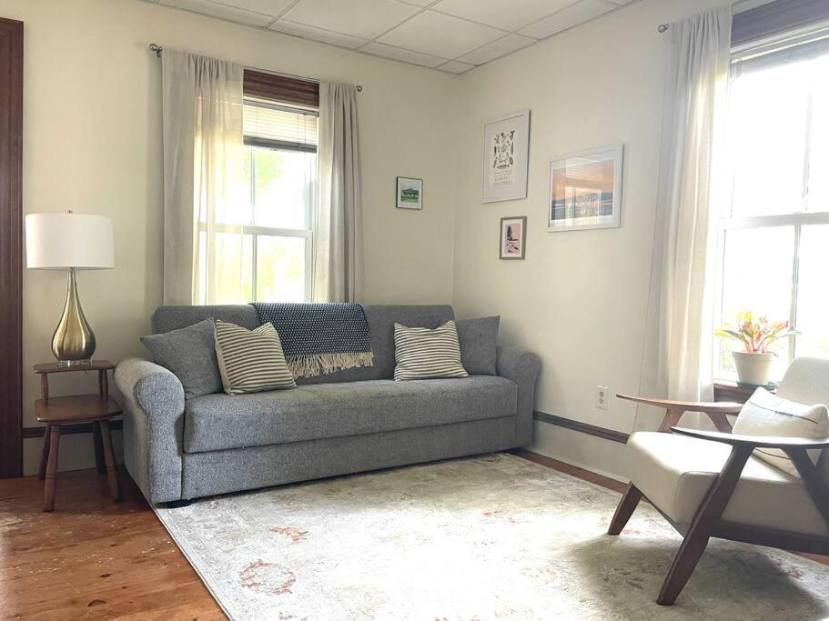Cute 1 Bedroom in Historic Downtown Shelburne image