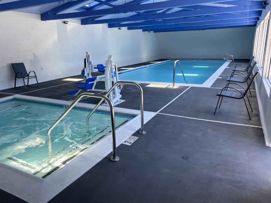 Surf City Inn and Suites image