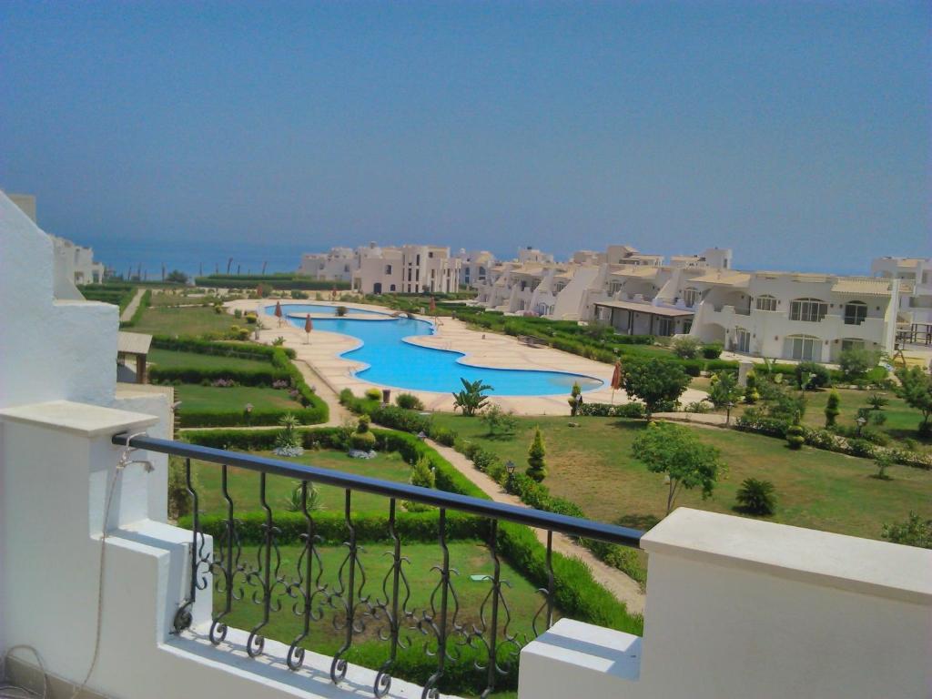 Three-Bedroom Apartment at Louly Beach Resort photo 1