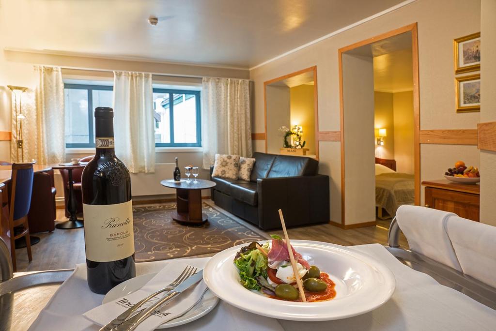 Tino's Hotel photo 2