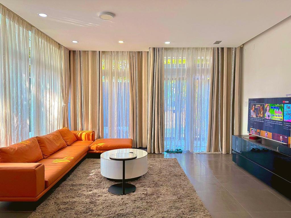 Leo Villa Luxury