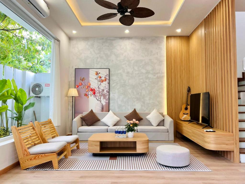 Pool Leo Villa My Khe beach 5BR