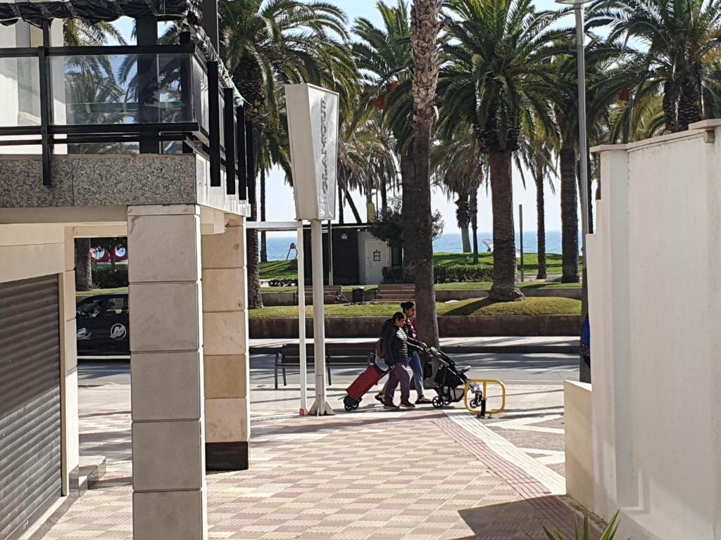 Salou playa centro p6 - Tap to explore photos