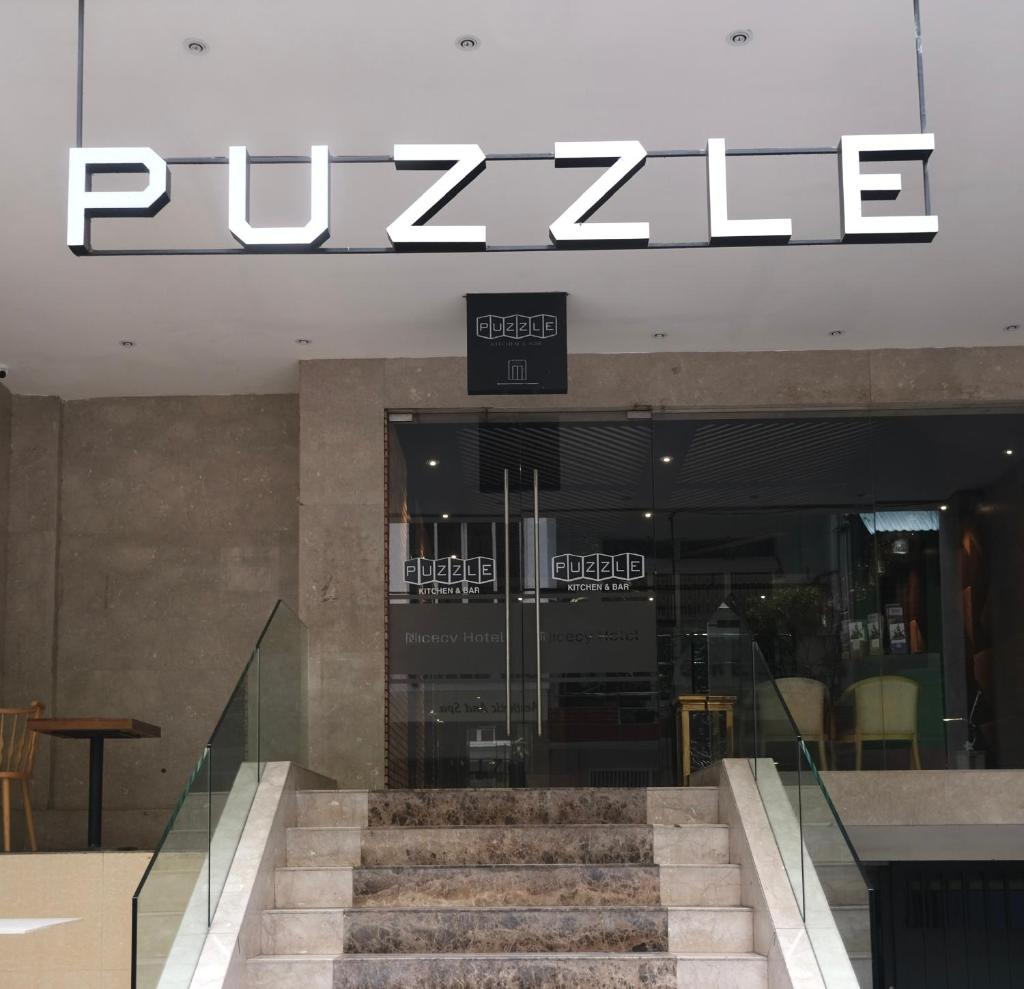 Puzzel Hotel