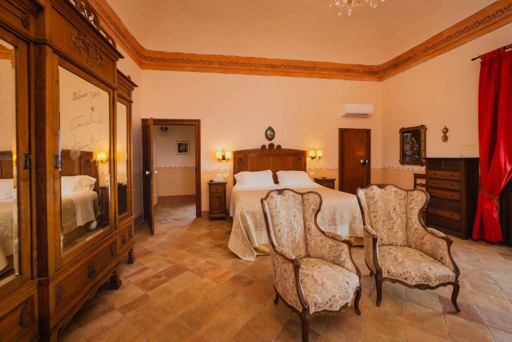 Hotel Villa Giulia - Tap to explore photos