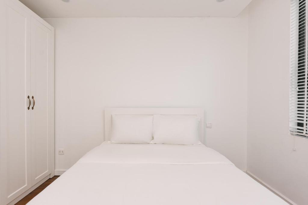 West lake luxury apartment