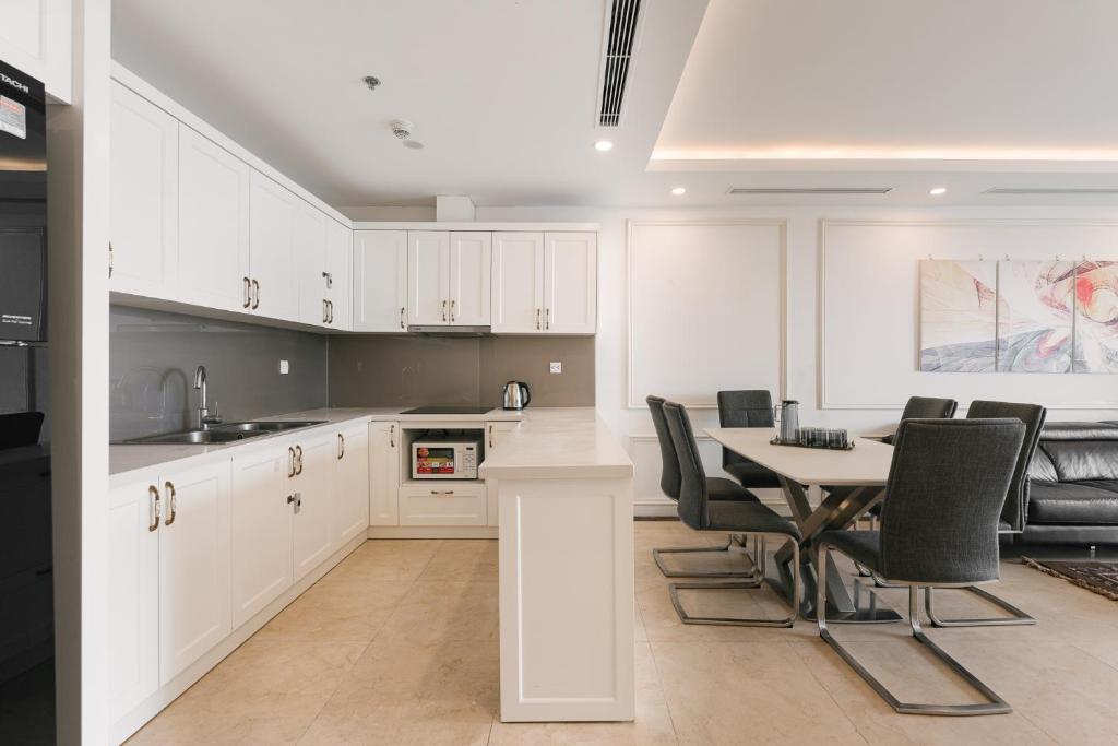 West lake luxury apartment