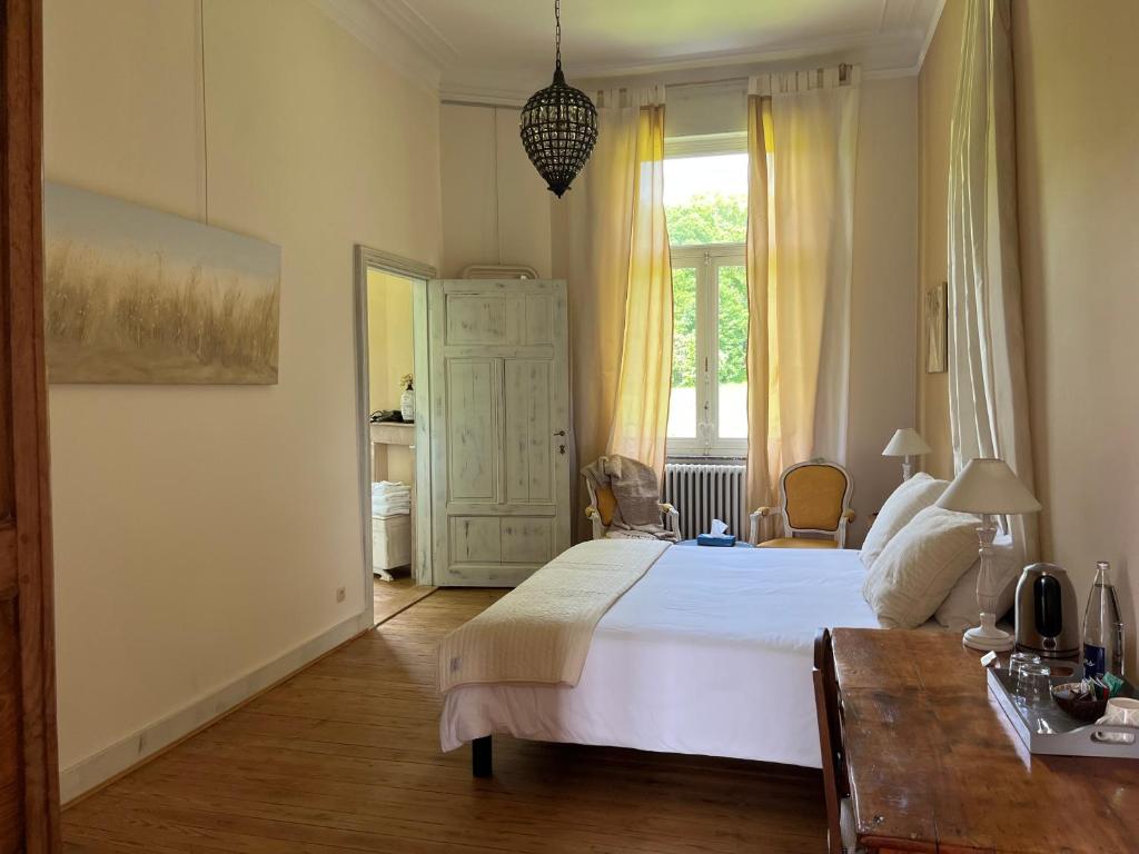 B&B Le Manoir de la Douve photo 3