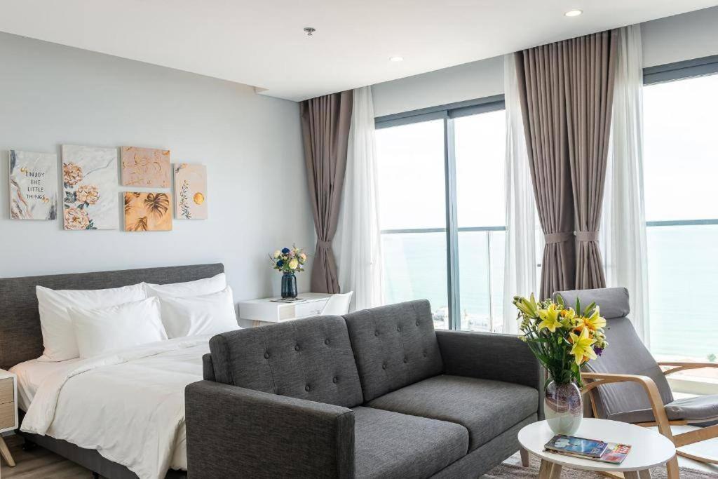 NEW 1BR Apt - Central location, Beach view, Outdoor Pool