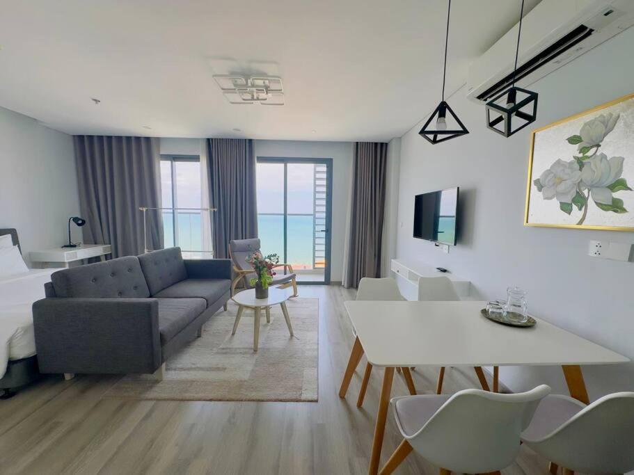 NEW 1BR Apt - Central location, Beach view, Outdoor Pool