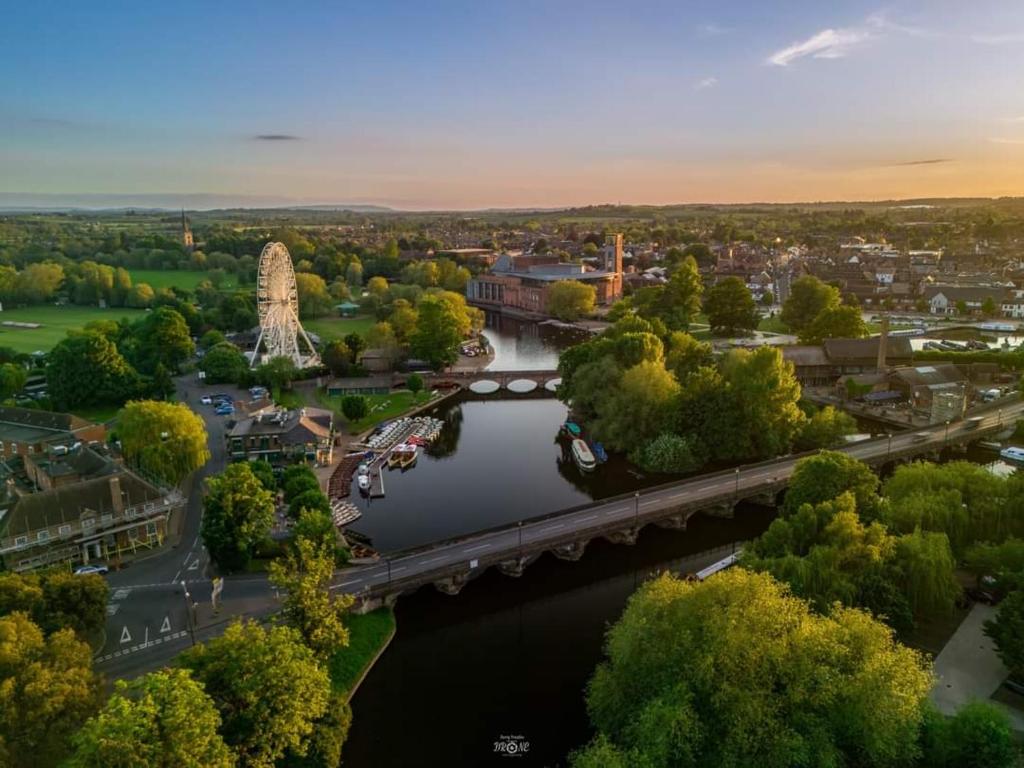 The Annex, Stratford Upon-Avon - Tap to explore photos