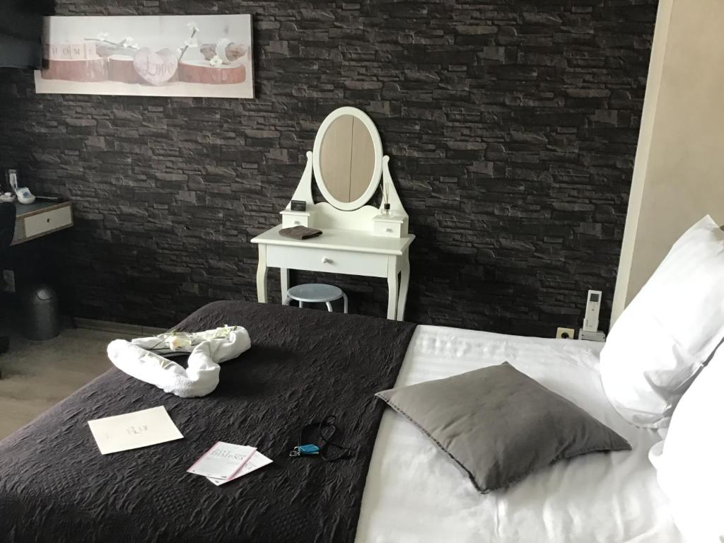 Guesthouse De Steenberg tweepersoonskamer met grote badkamer, kitchenette en tuinzicht op de eerste verdieping photo 2