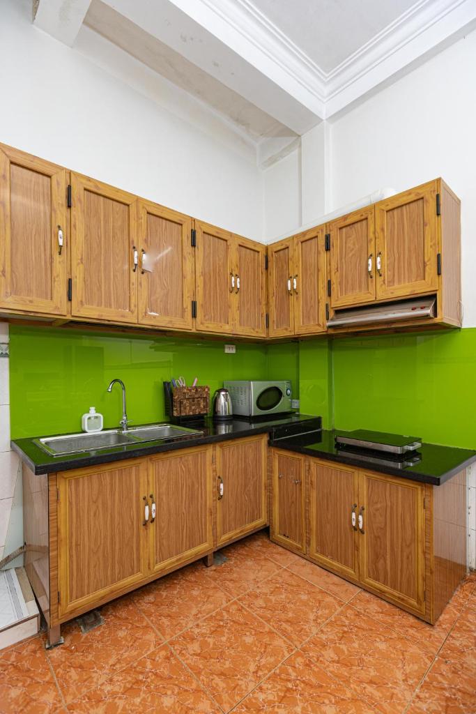 Room in Old Quarter Netflix Free Washer Dryer 401