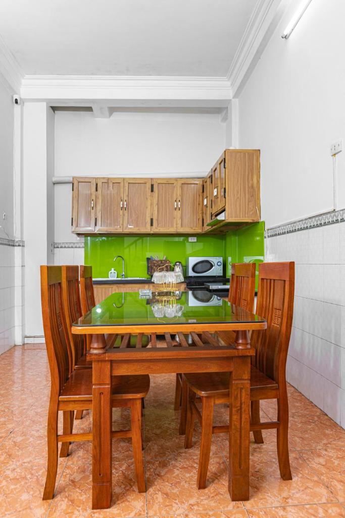 Room in Old Quarter Netflix Free Washer Dryer 401