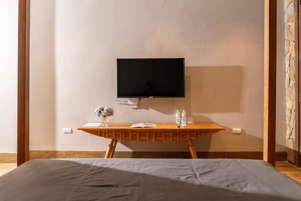 Le's home boutique homestay in the center Hanoi Old quarter