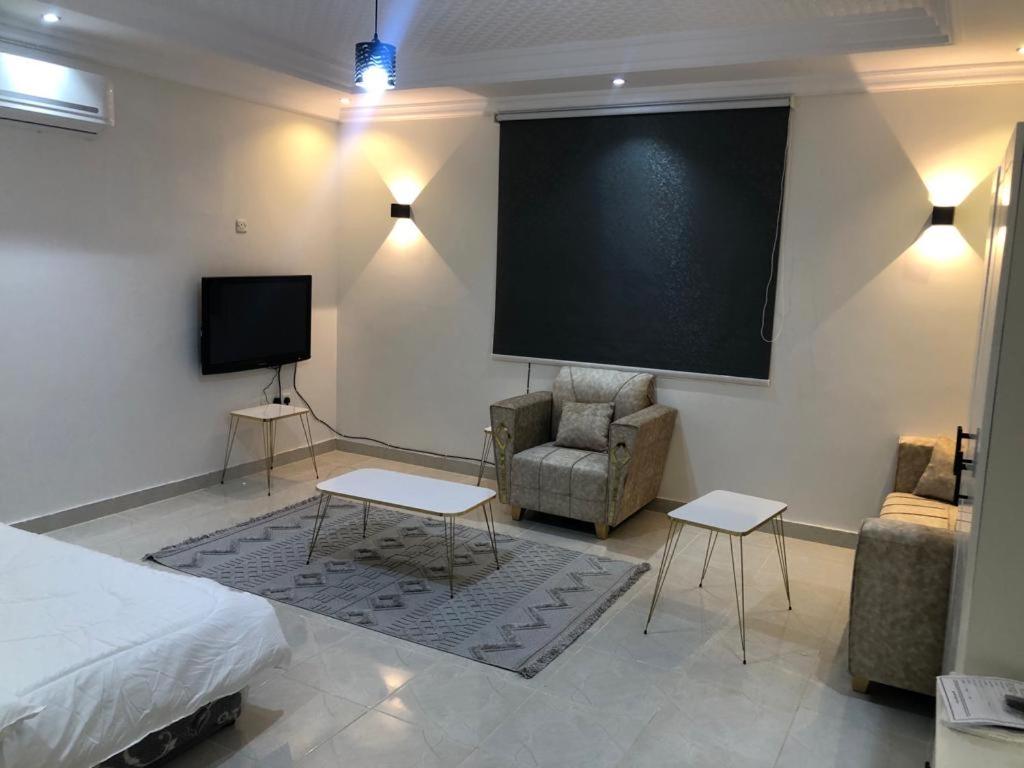 Al Bayt Al Madini Suites البيت المديني للأجنحة السكنية الخاصة - Tap to explore photos