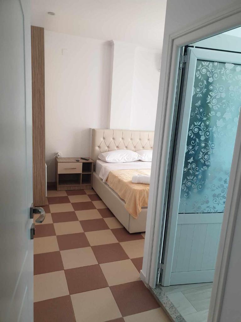 LIVIA Rooms Permet photo 2