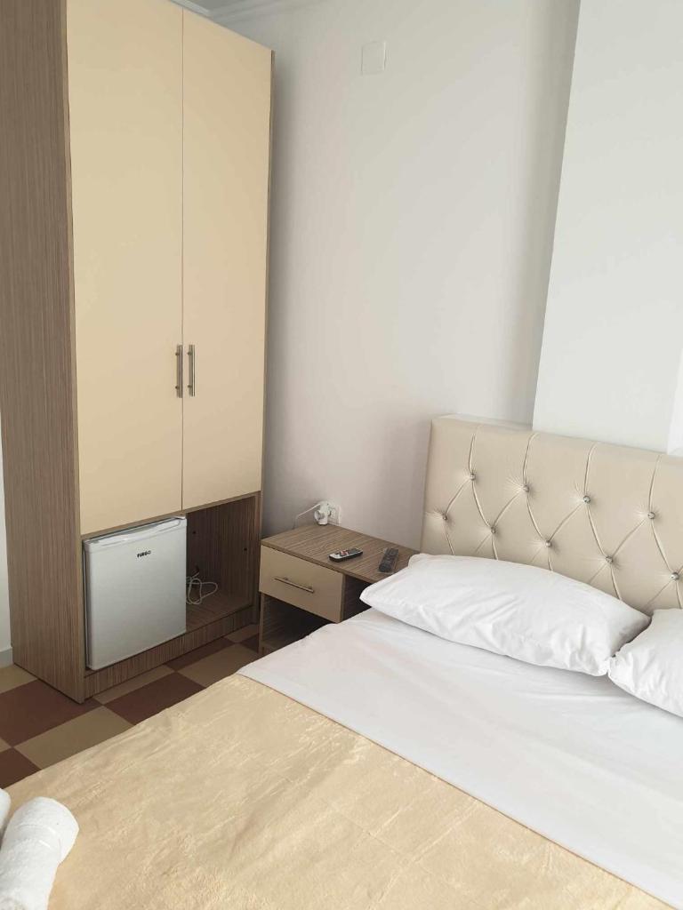 LIVIA Rooms Permet photo 3