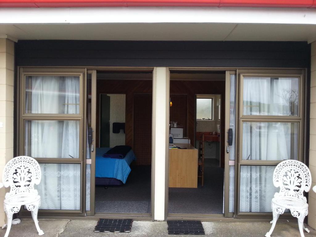 Orana Motor Inn & Restaurant - Tap to explore photos