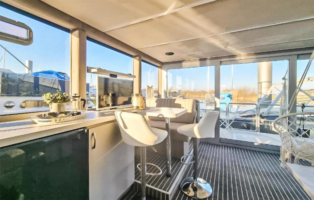 Amazing Ship In Ophoven With Kitchen photo 4