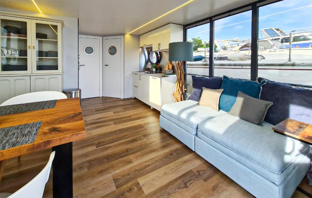 2 Bedroom Nice Ship In Ophoven photo 3