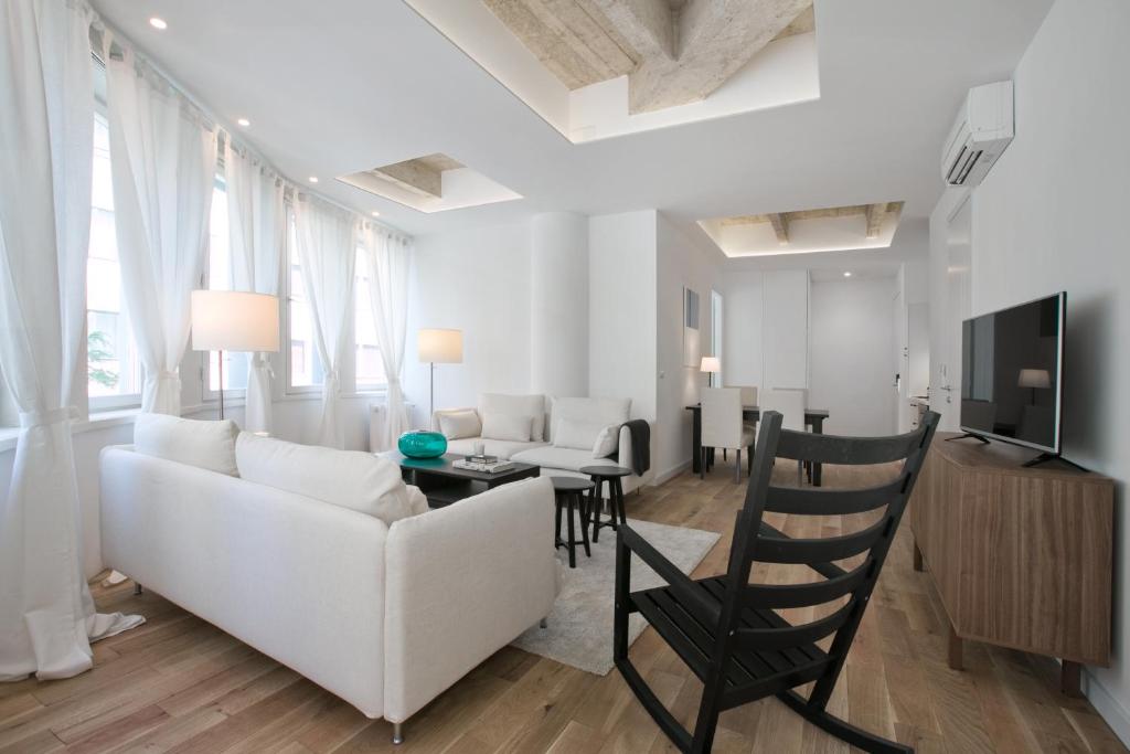Апартаменты (Роскошные апартаменты с 1 спальней - ул. Боговичева, 1), Apartments Angel Main Square