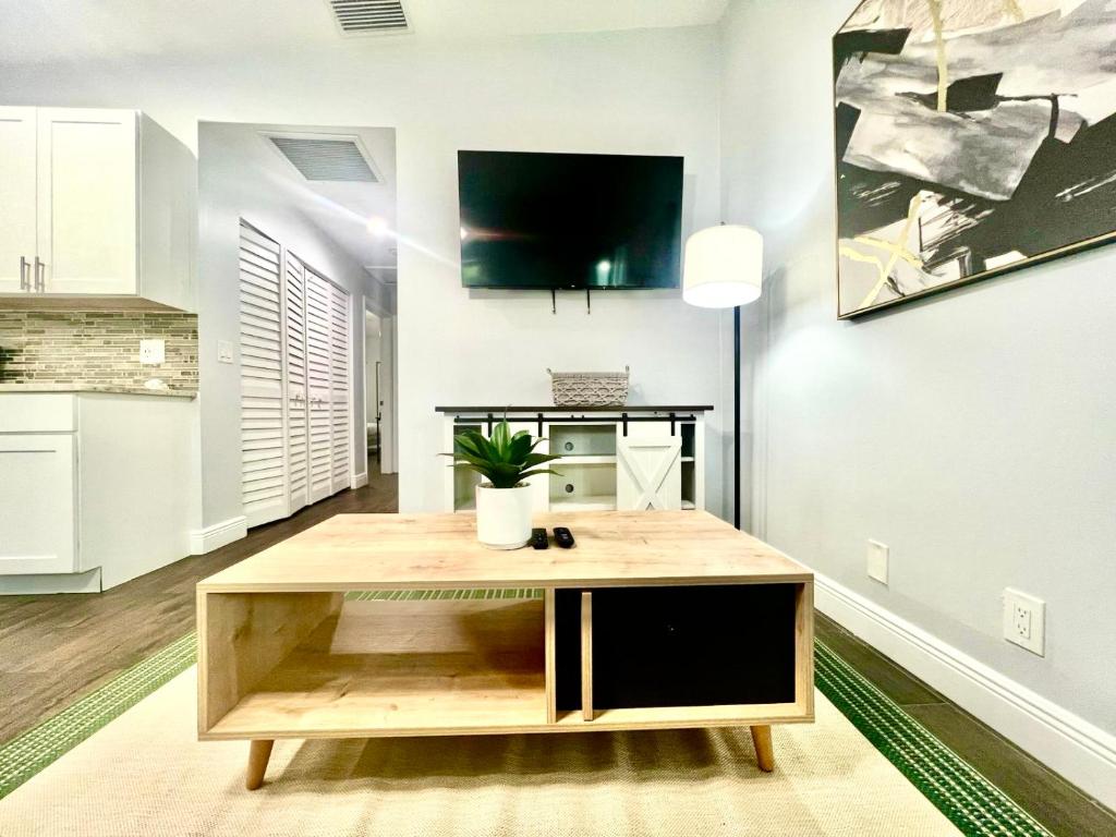 Spacious Convenient 2/2, Perfect for Groups in WPB image