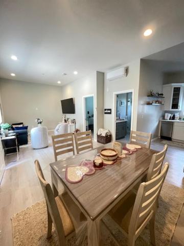 Van Nuys Luxury, near to Universal Studios, and Hollywood image