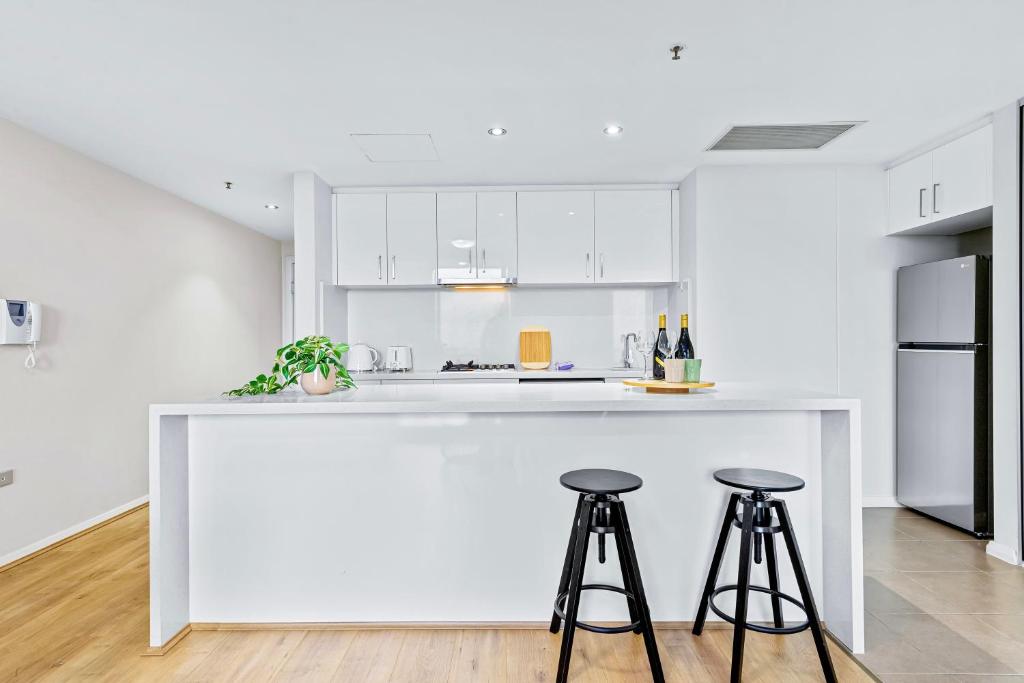 Stunning City and water view apartment photo 4