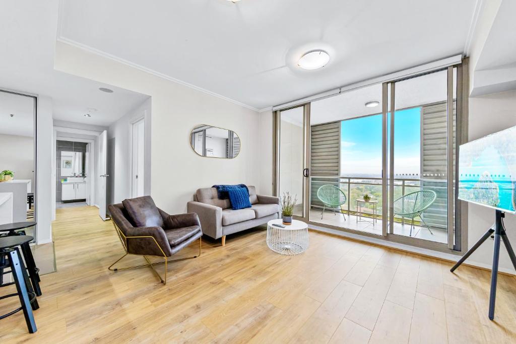 Stunning City and water view apartment photo 2