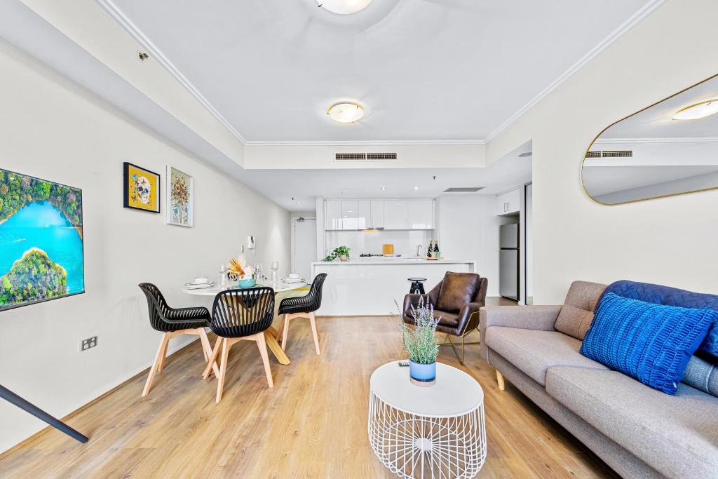 Stunning City and water view apartment photo 1
