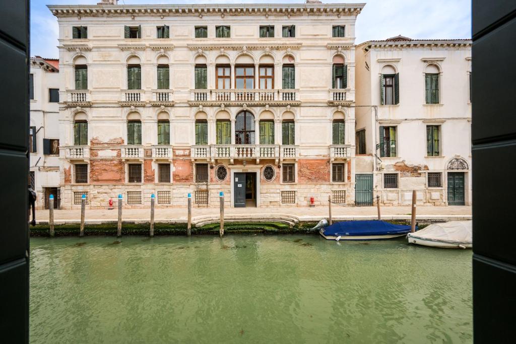 Rooms of Mori Canal View by Sarlux