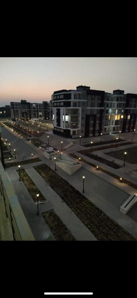 شقه فاخره بكمبوندبشارع التسعين القاهره الجديده