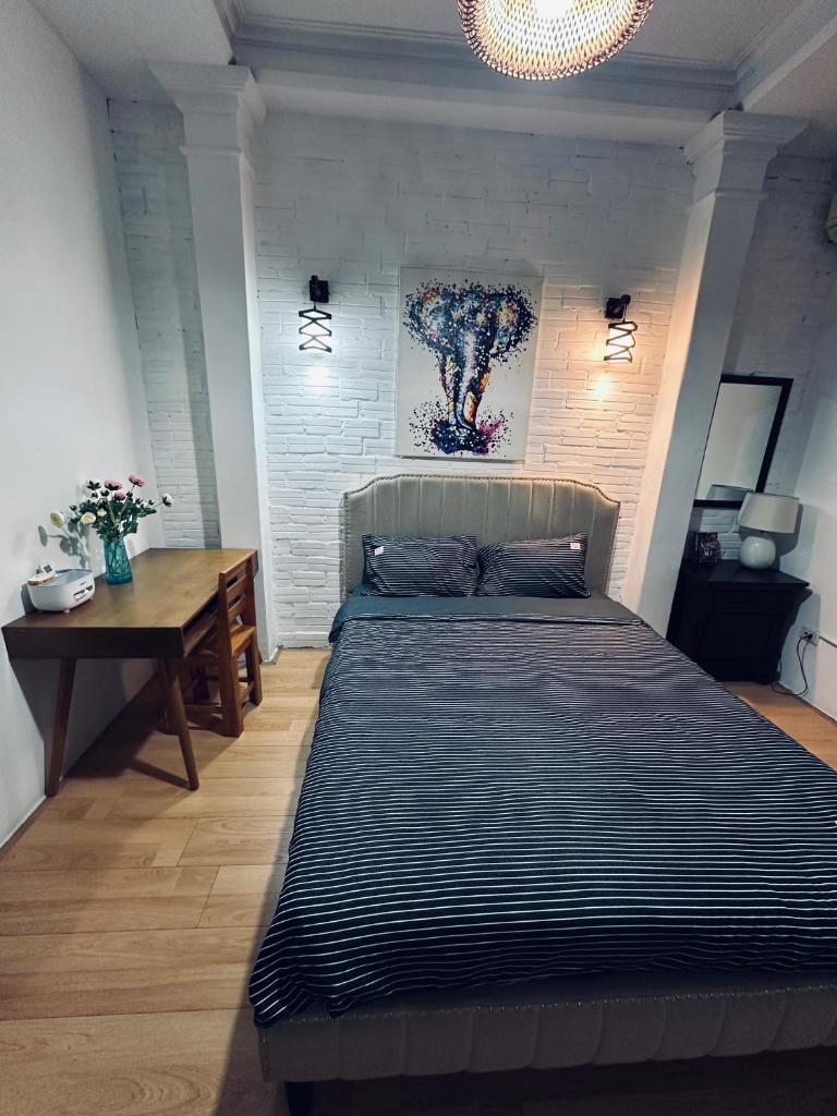 Old Quater/Modern Apt/Super Location