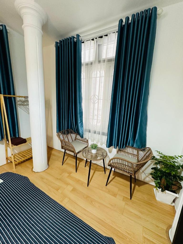 Old Quater/Modern Apt/Super Location