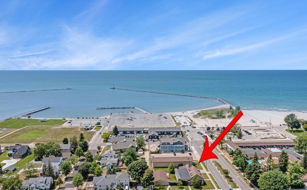 Ludington Pier House image