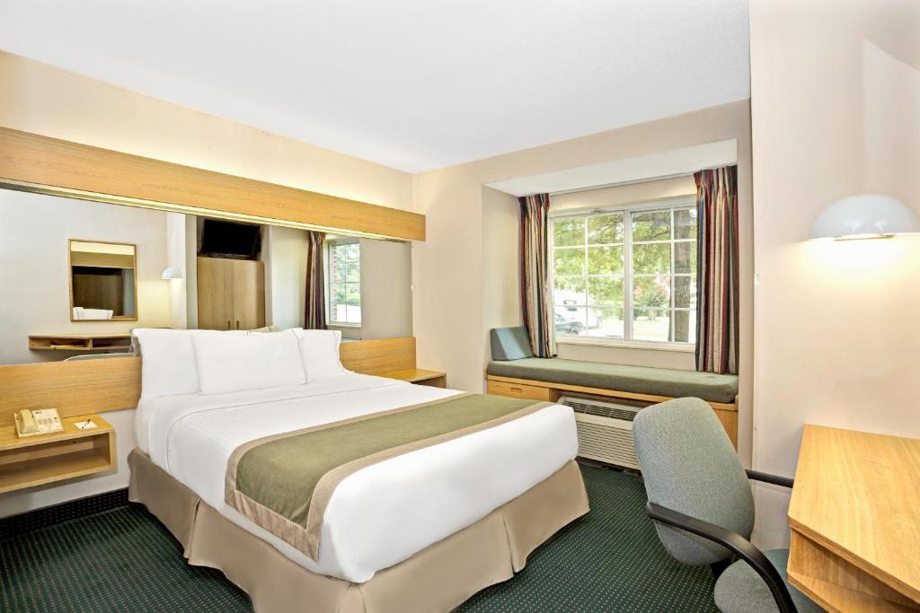 Microtel Inn by Wyndham Raleigh Durham Airport Room Type - Queen Room - Non-Smoking
