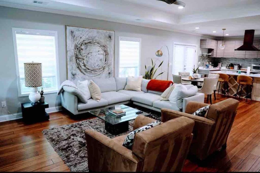 Luxurious Basement Apartment image